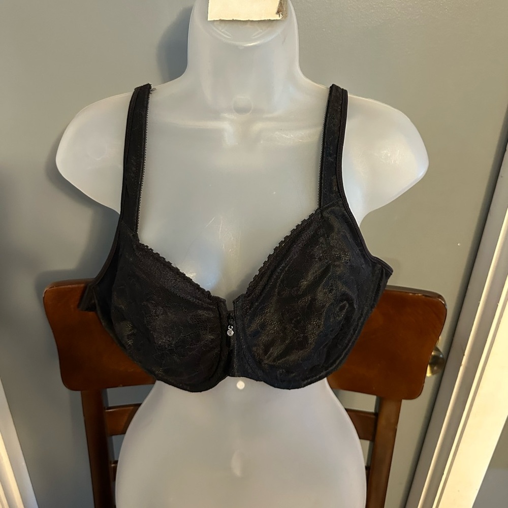 Bali Black Lace Full-Coverage Bra with Plunge Neckline 42C